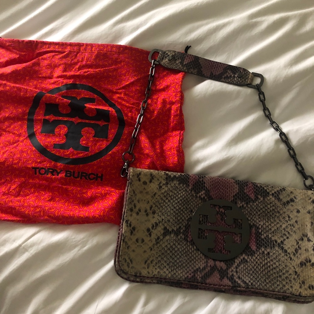 Tory Burch wristlet✨